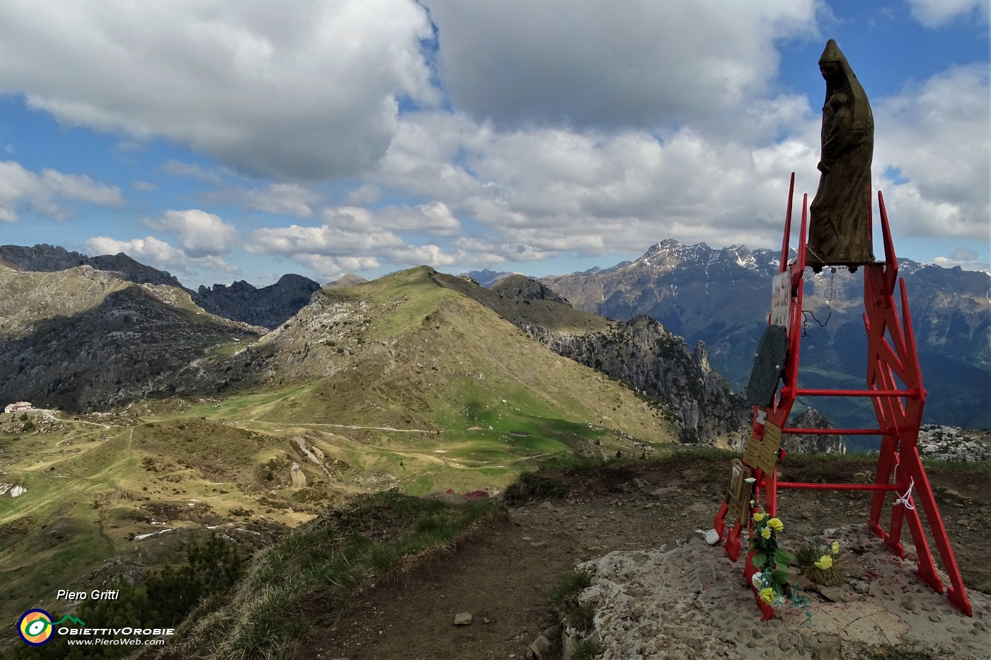 04 Dalla Madonnina di vetta del Sodadura (2011 m), vista su Cima di Piazzo (2059 m).JPG